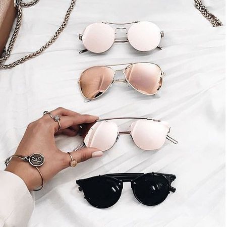 Chic turn to classic aviators. 